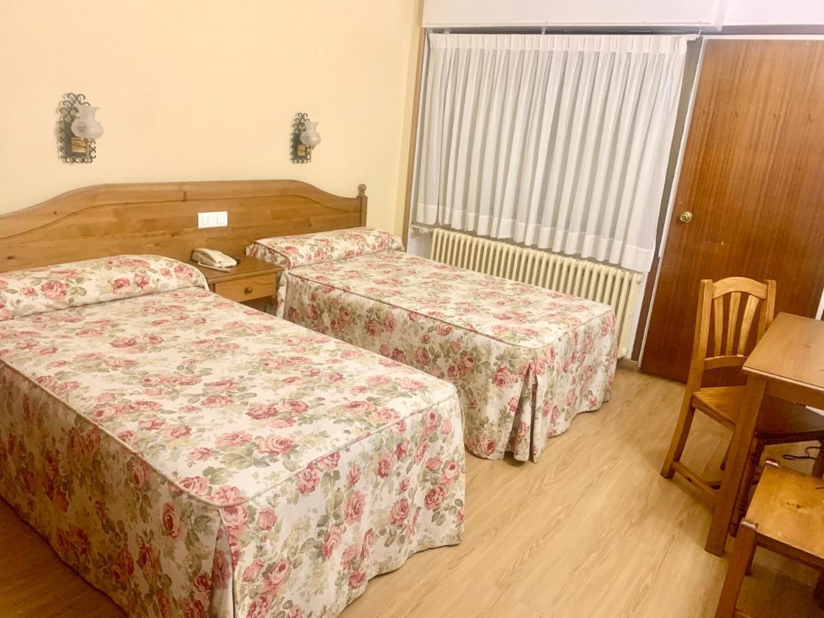 Hotel Mi Casa Sabiñánigo エクステリア 写真