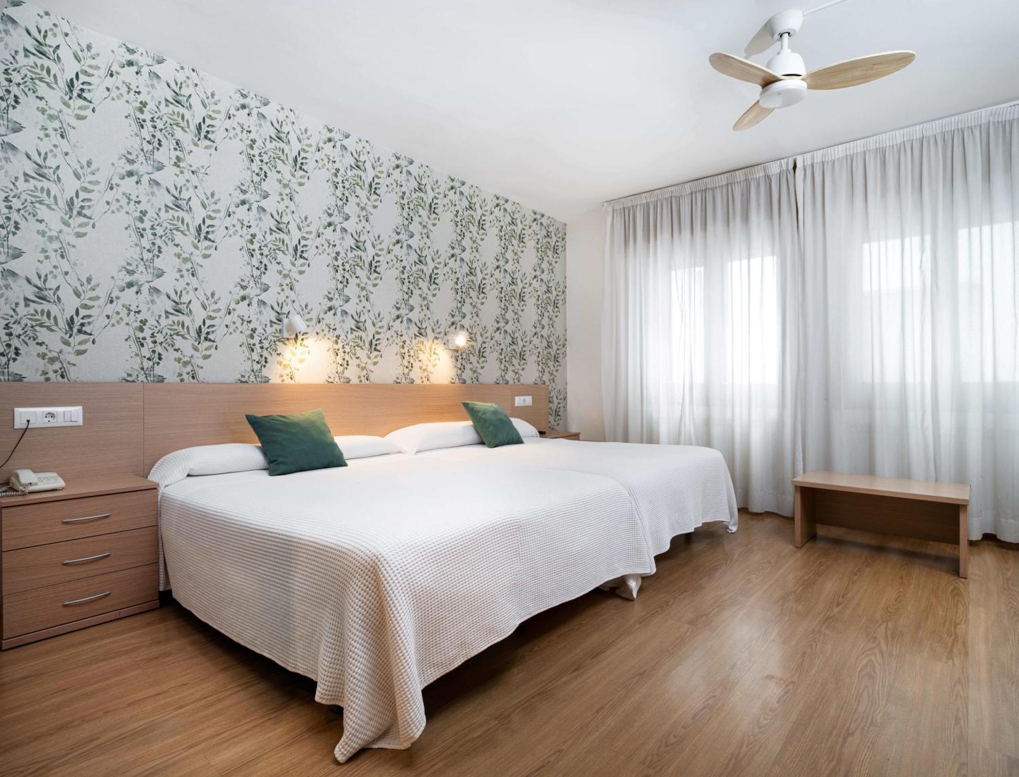 Hotel Mi Casa Sabiñánigo エクステリア 写真